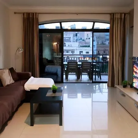 Apartmán Modern With Stunning Church Views, Distant Seaviews & Terrace Mellieħa
